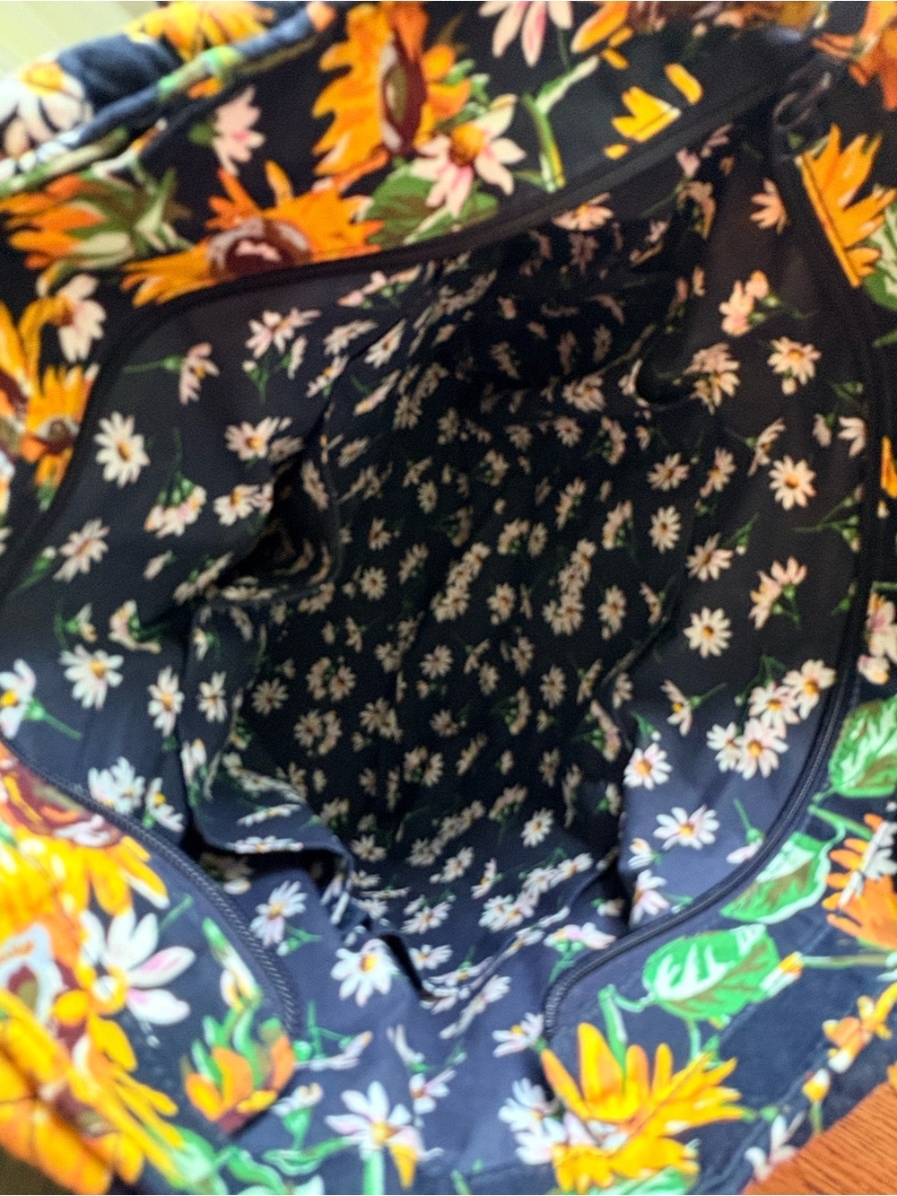 Vera Bradley Vera Tote Bag retired Sunflowers print - very clean! - Picture 11 of 16